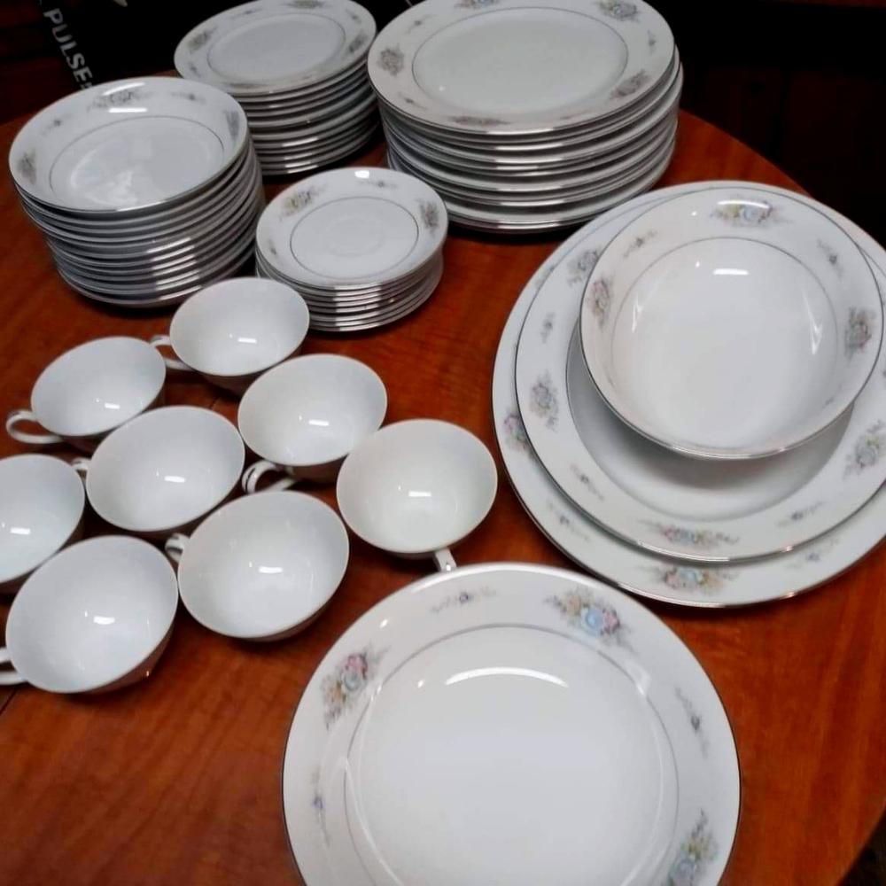 New Shelby fine china set never used
